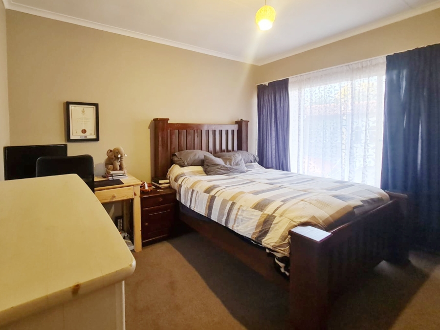 To Let 2 Bedroom Property for Rent in Ifafi North West